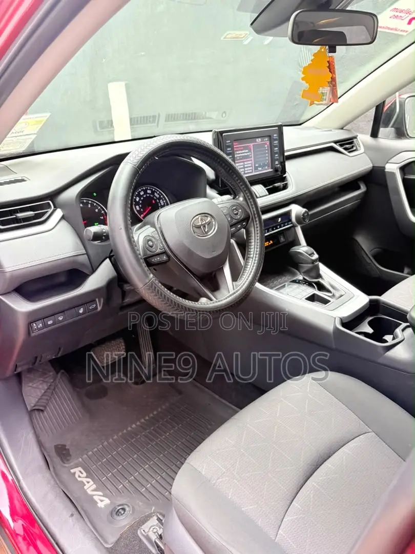 Toyota RAV4 XLE AWD 2020 Red