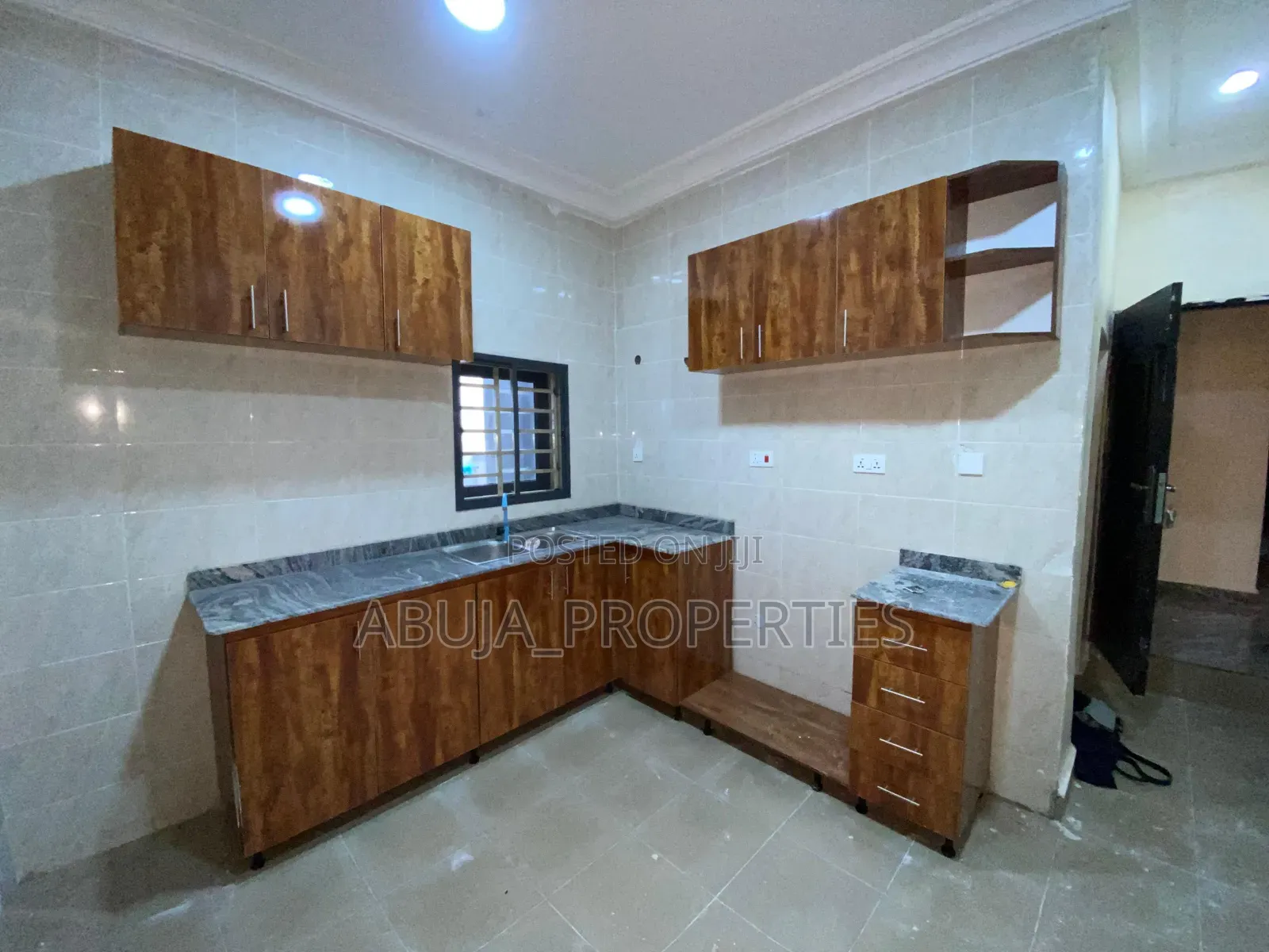 3bdrm Apartment in Idu for rent