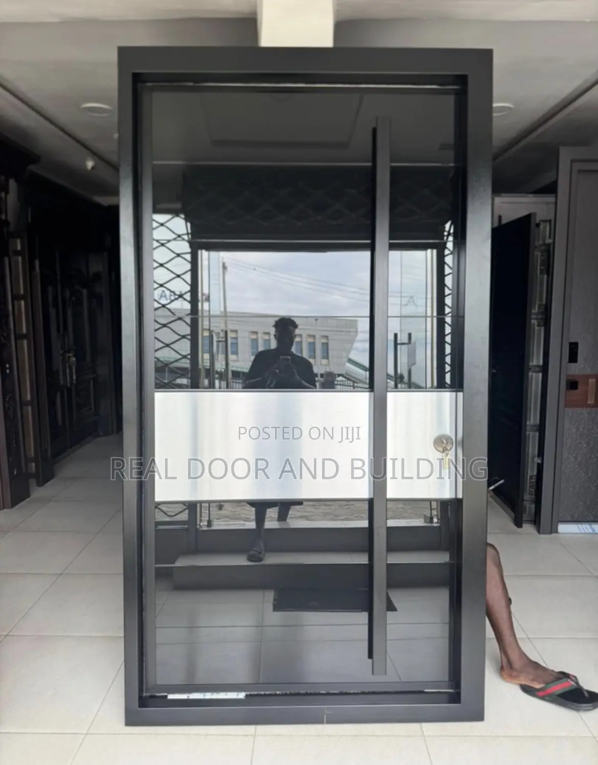 Turkish Morden Luxury Security Pivot Door (Sma72)