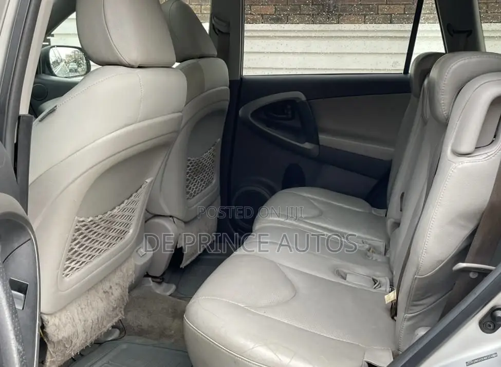 Toyota RAV4 2011 Silver