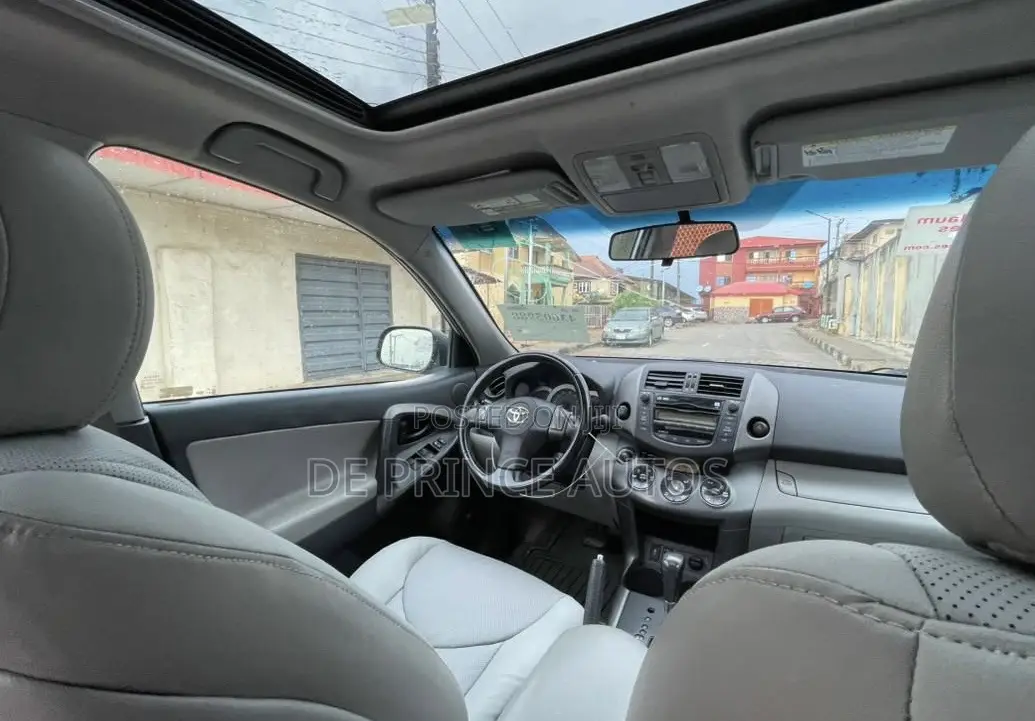 Toyota RAV4 2011 Silver