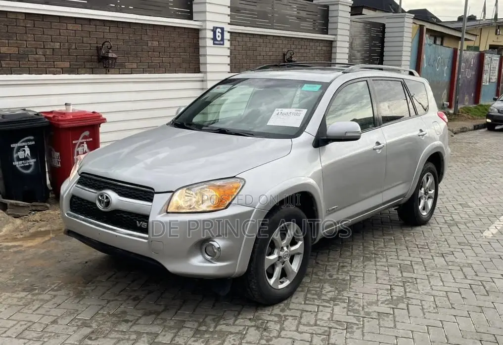 Toyota RAV4 2011 Silver