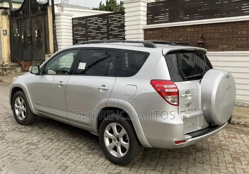 Toyota RAV4 2011 Silver