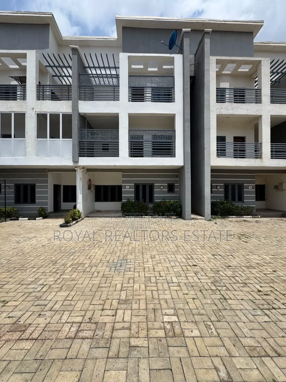 4bdrm Townhouse / Terrace in In An Estate, Jahi for rent