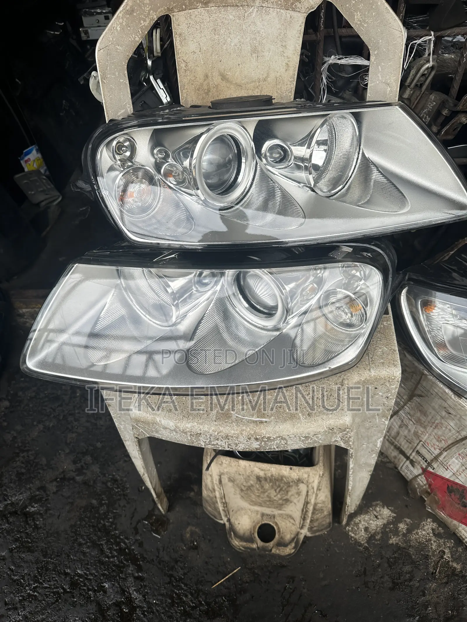 Headlights Volkswagen Toureg 2006