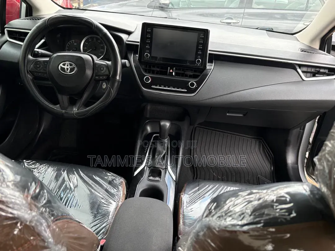 Toyota Corolla LE 2020 Silver
