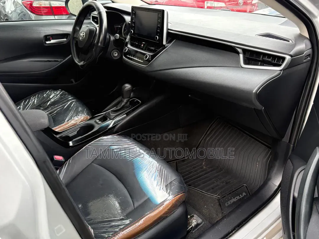 Toyota Corolla LE 2020 Silver