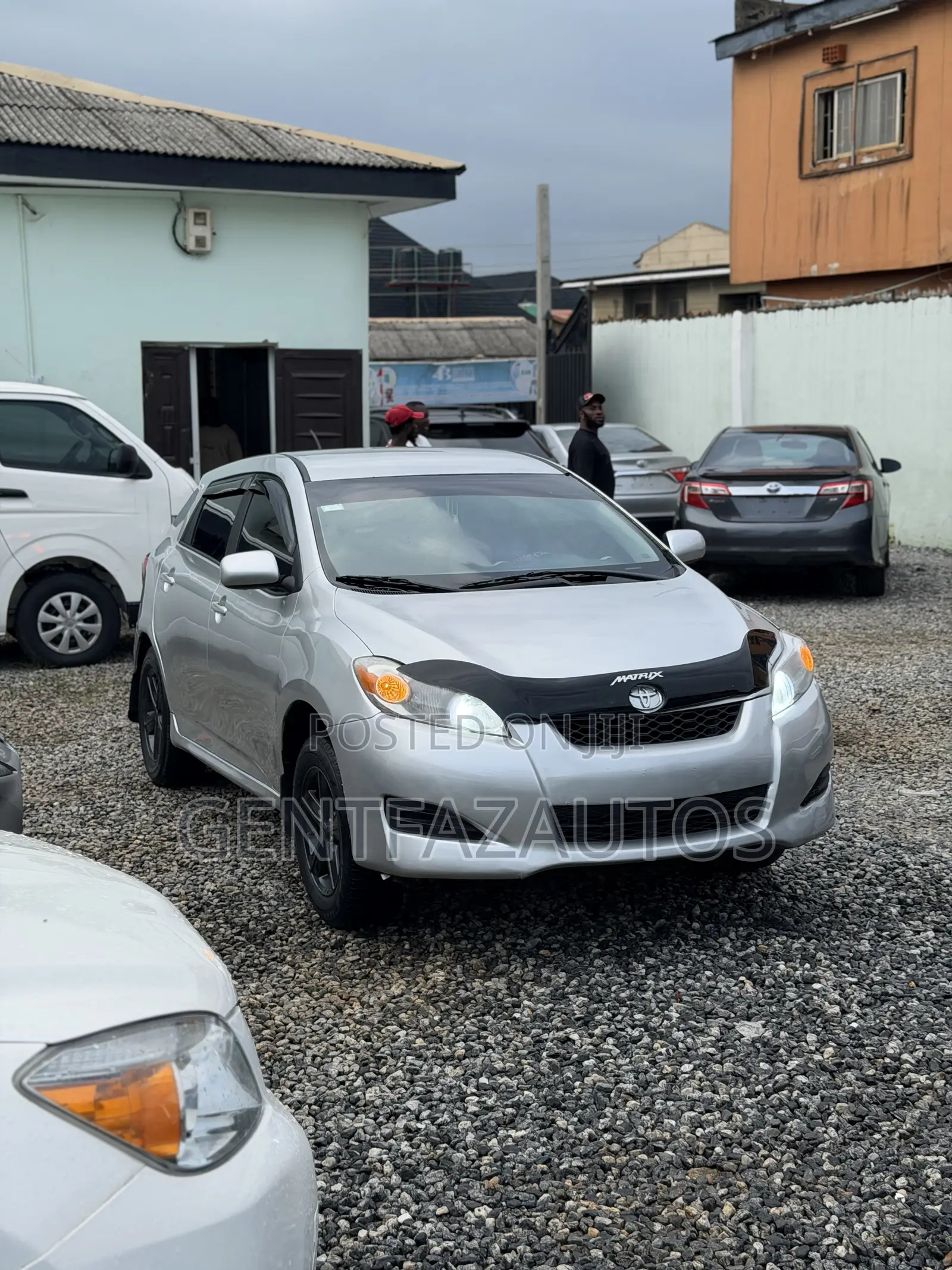 Toyota Matrix S Hatchback FWD (2.4L 4cyl 5A) 2009 Silver