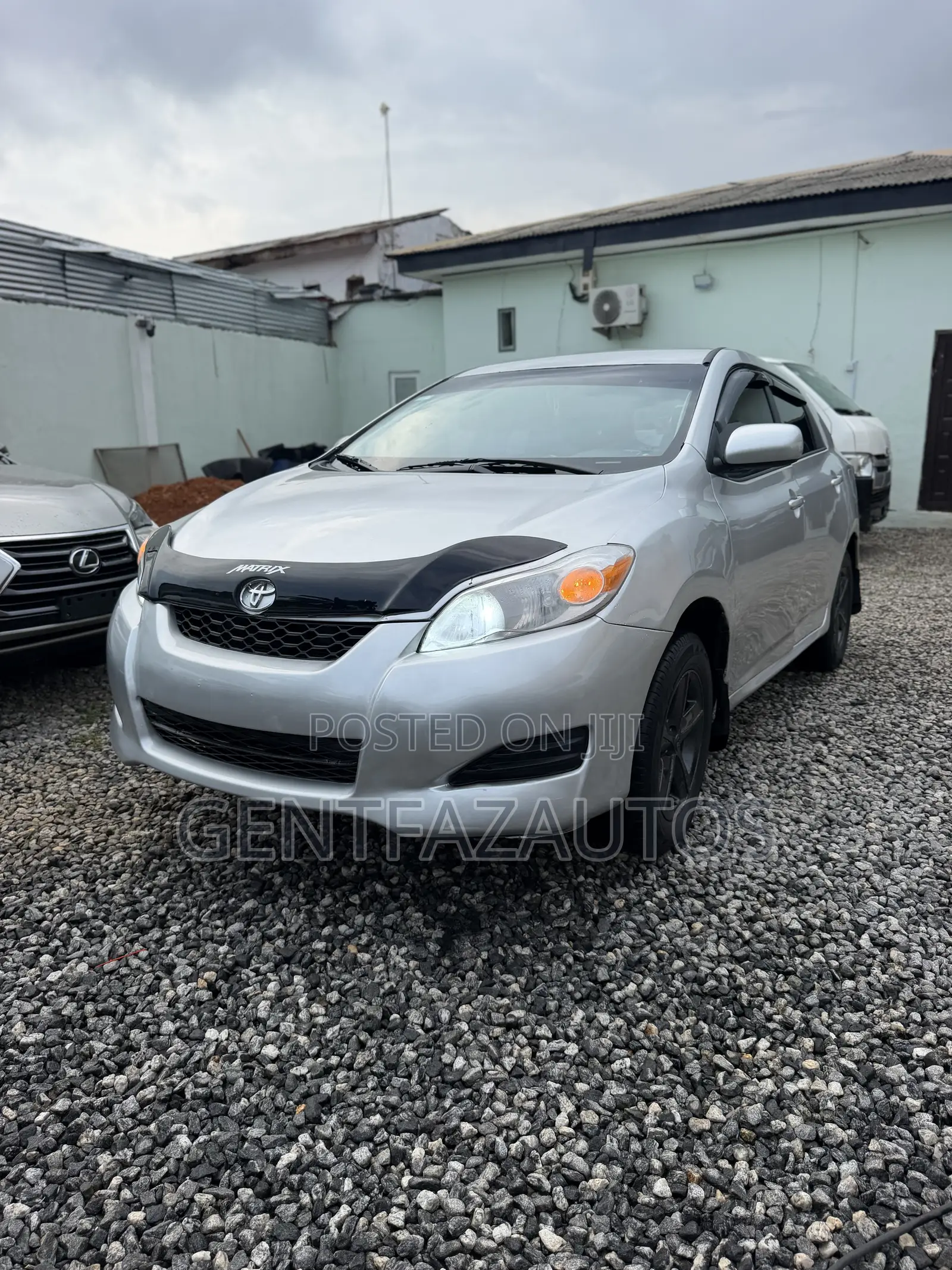 Toyota Matrix S Hatchback FWD (2.4L 4cyl 5A) 2009 Silver