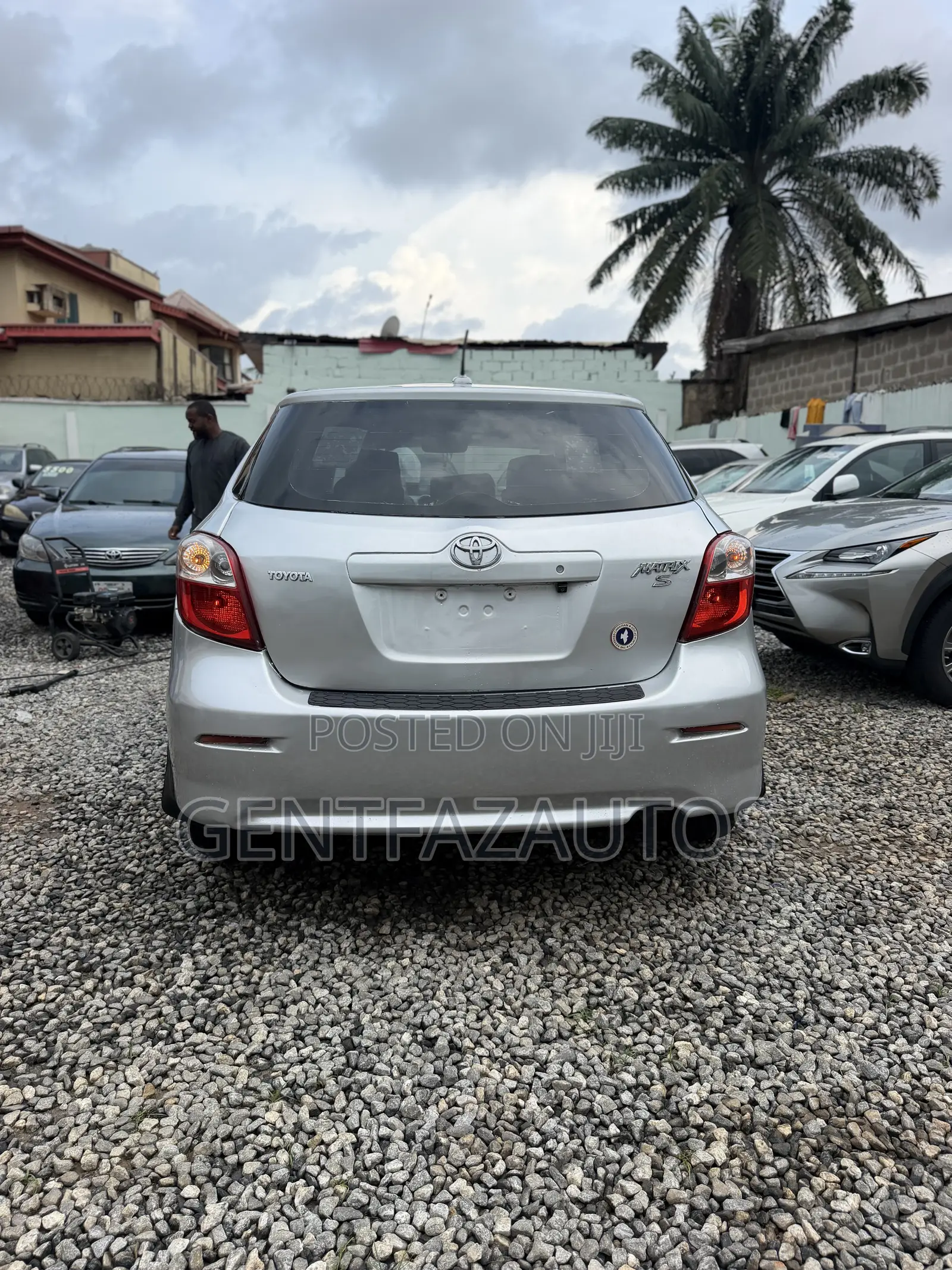 Toyota Matrix S Hatchback FWD (2.4L 4cyl 5A) 2009 Silver