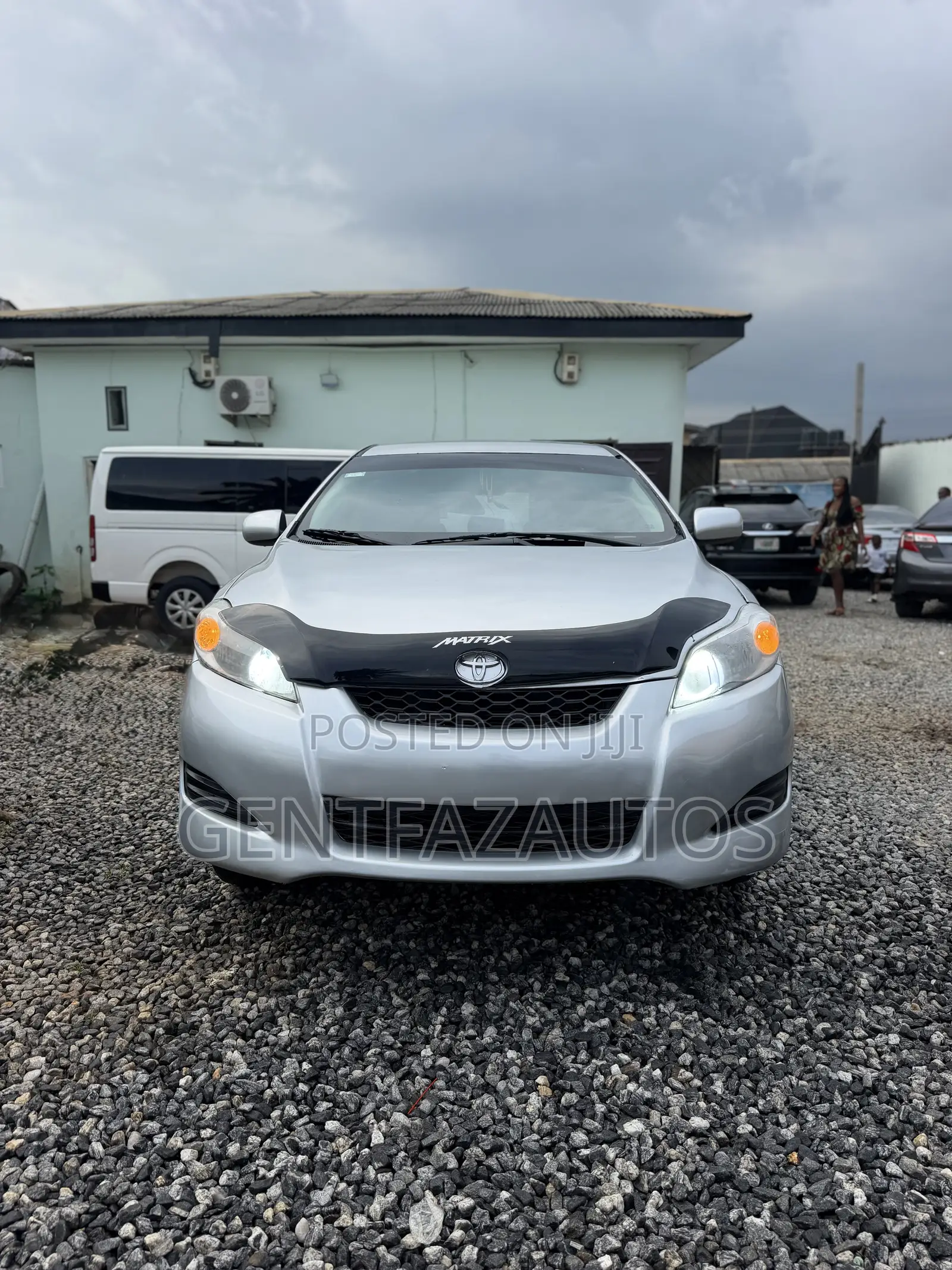 Toyota Matrix S Hatchback FWD (2.4L 4cyl 5A) 2009 Silver