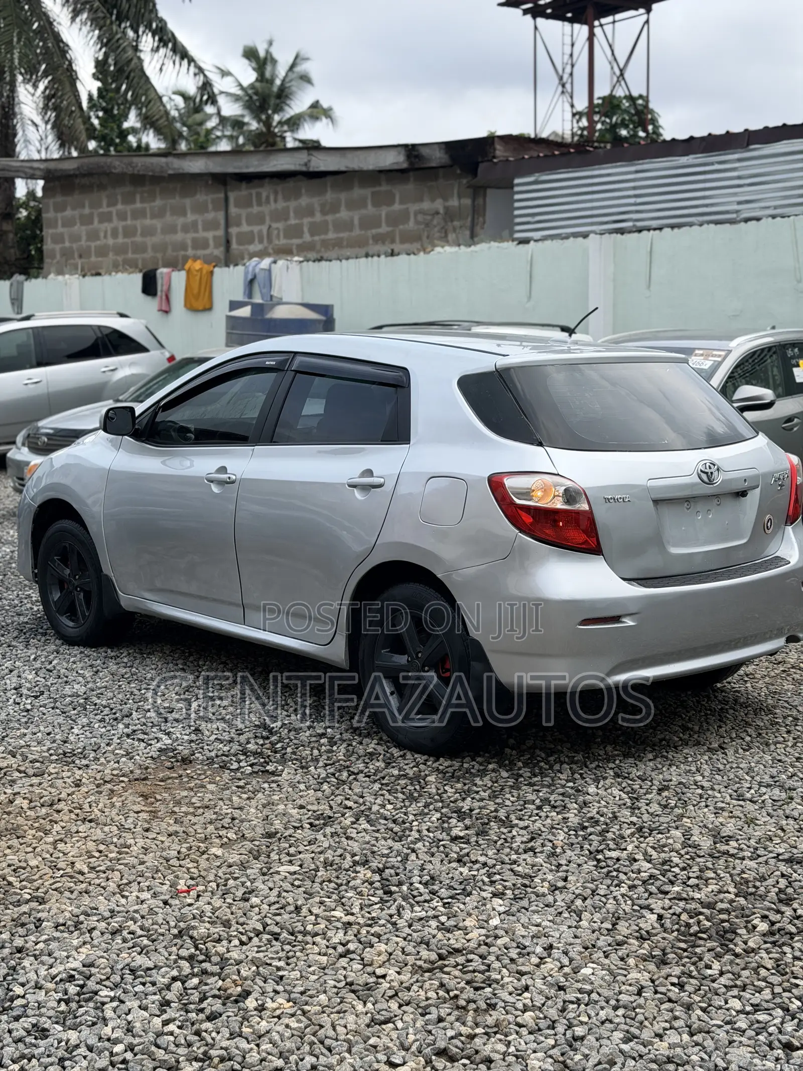 Toyota Matrix S Hatchback FWD (2.4L 4cyl 5A) 2009 Silver
