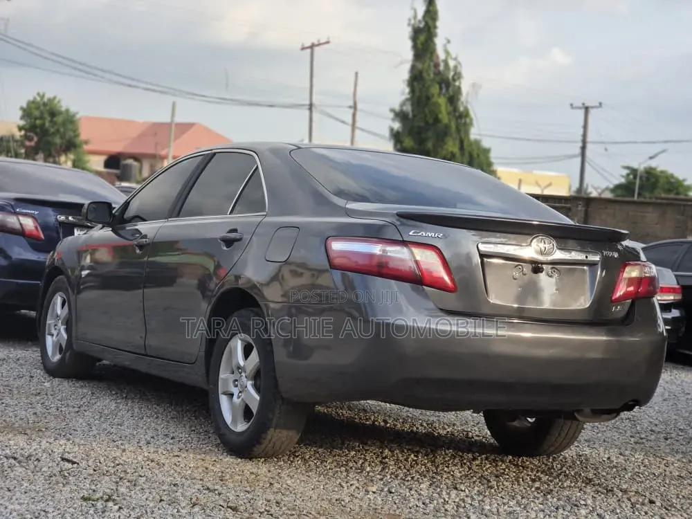 Toyota Camry XLE 4dr Sedan (2.4L 4cyl 5A) 2009 Gray
