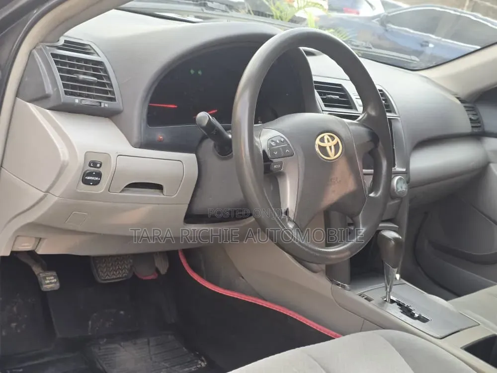 Toyota Camry XLE 4dr Sedan (2.4L 4cyl 5A) 2009 Gray
