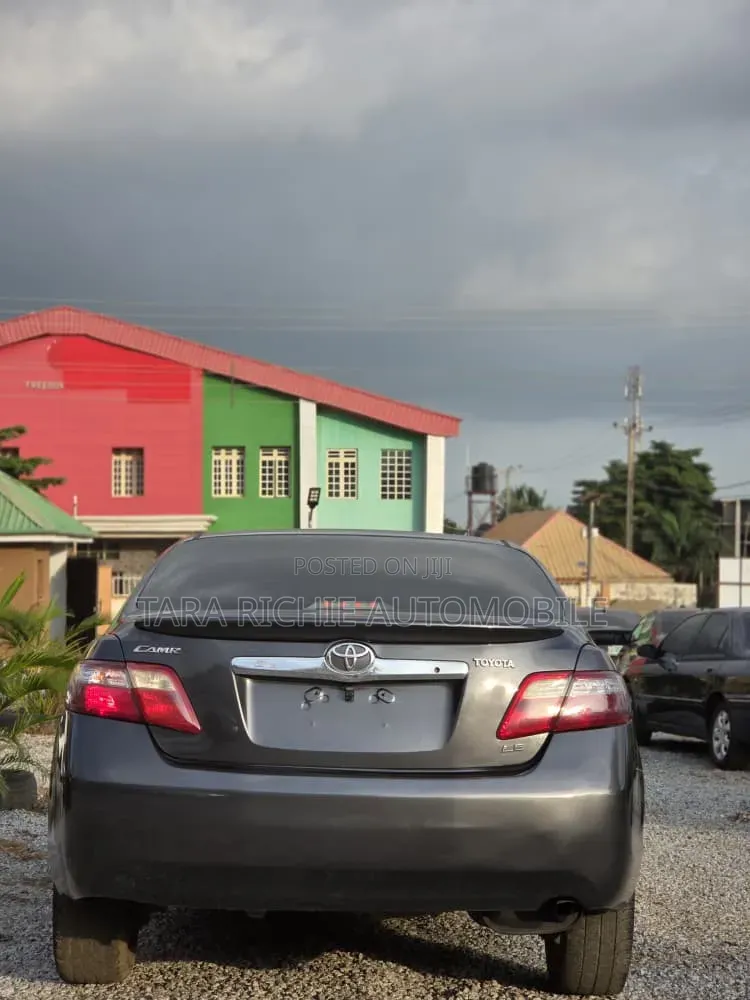 Toyota Camry XLE 4dr Sedan (2.4L 4cyl 5A) 2009 Gray
