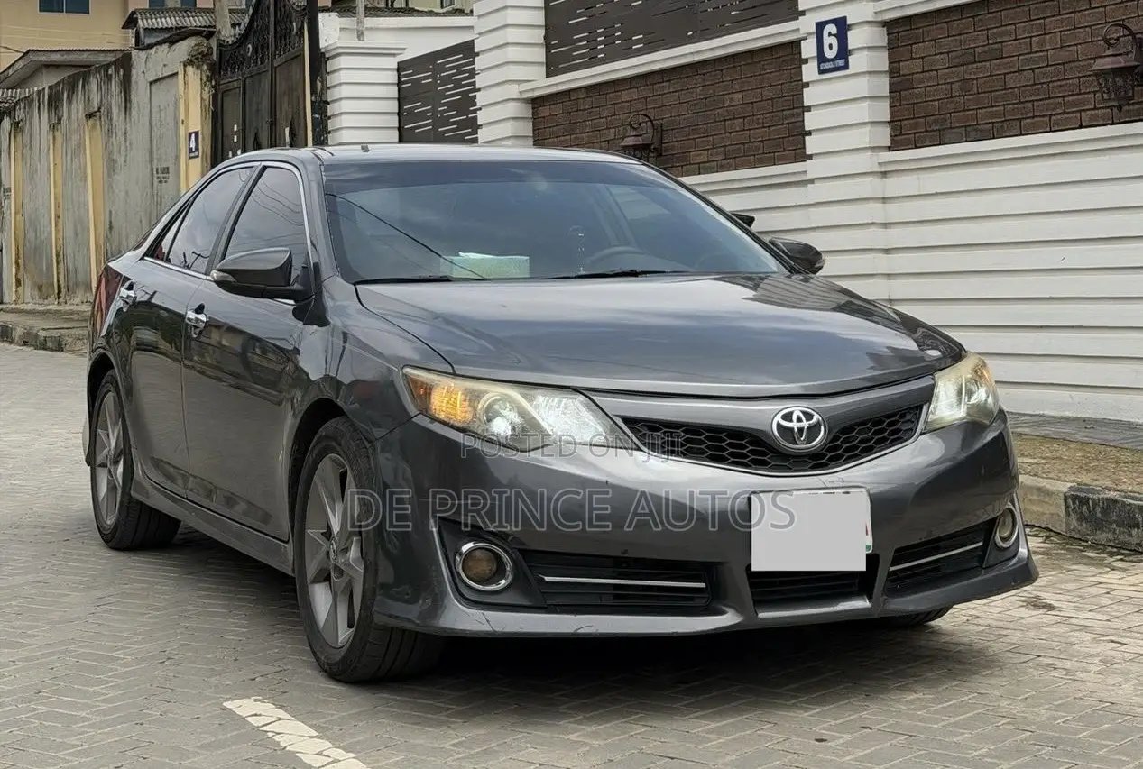 Toyota Camry 2014 Gray
