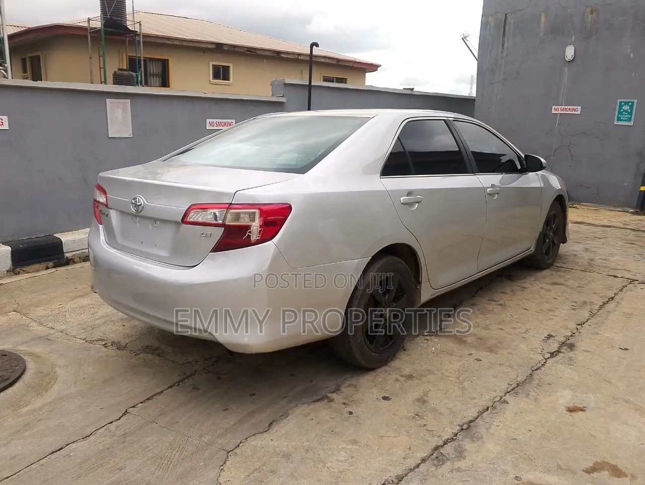 Toyota Camry LE 4dr Sedan (2.5L 4cyl 6A) 2014 Silver