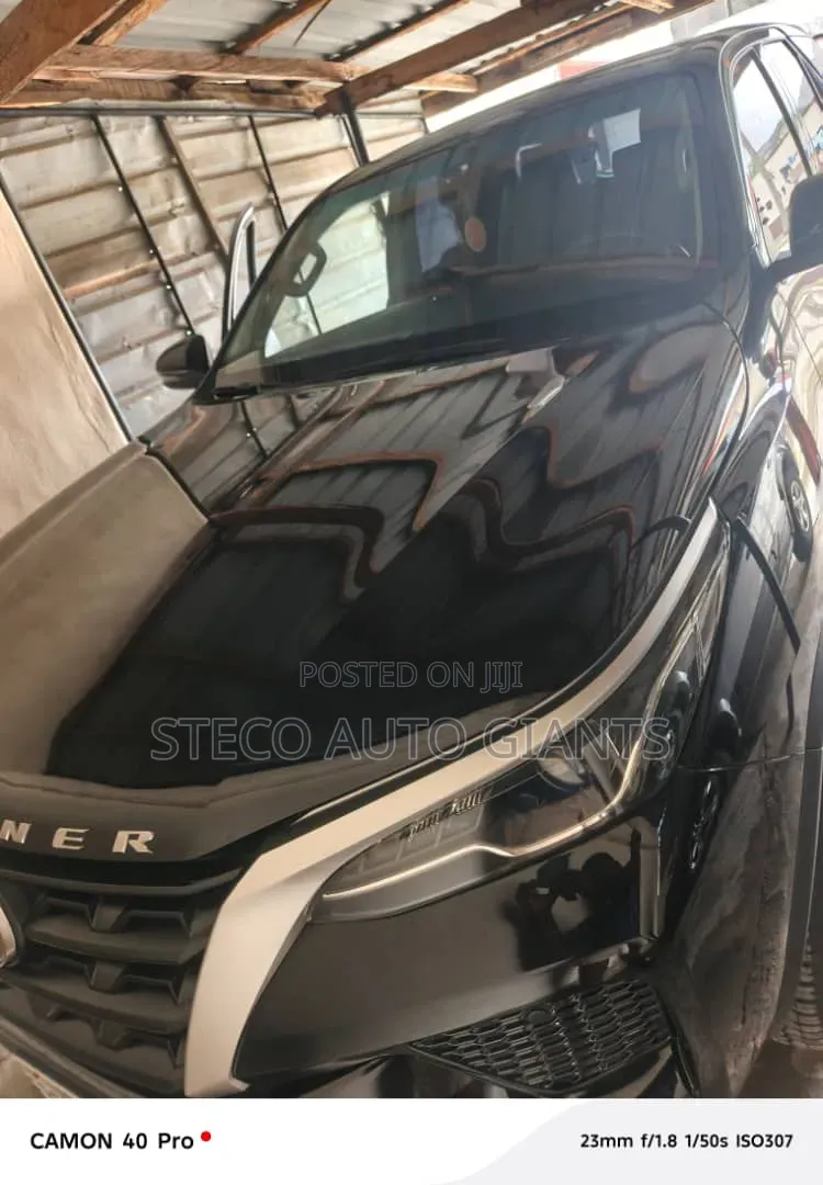 Toyota Fortuner 2022 Black