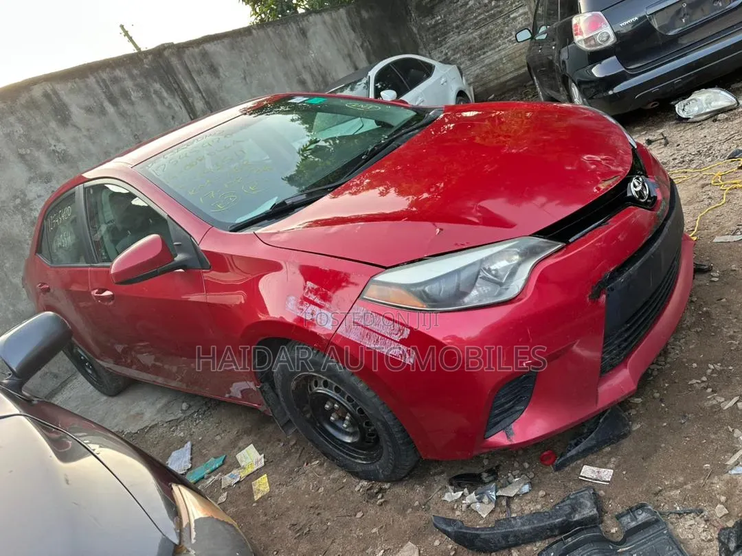 Toyota Corolla 2015 Maroon