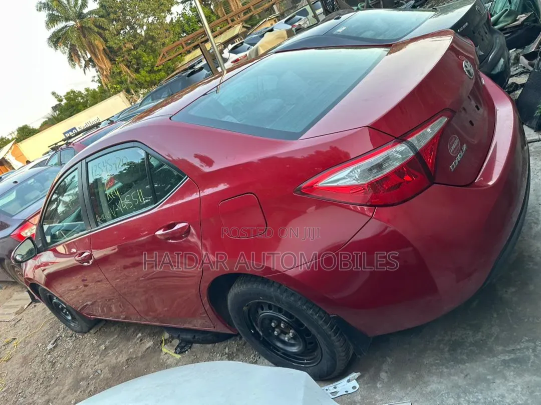Toyota Corolla 2015 Maroon