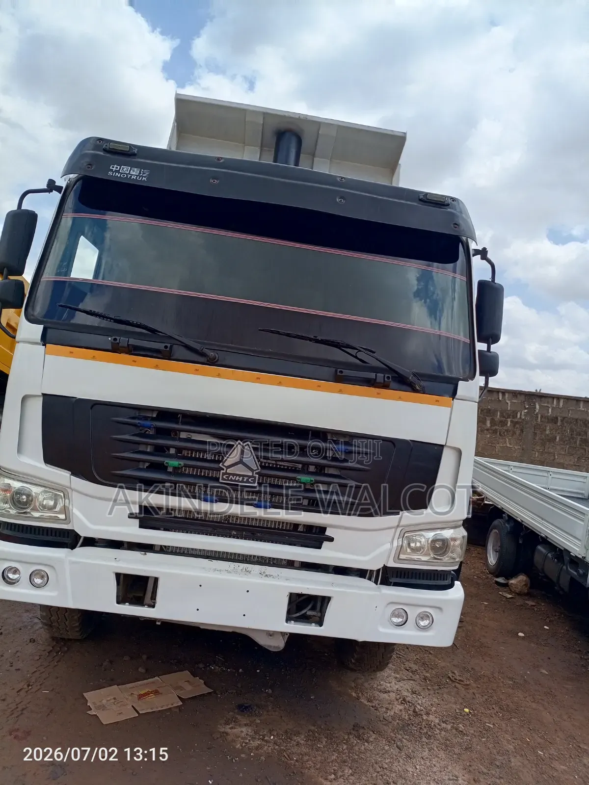 White Sino Truck Tipping Truck