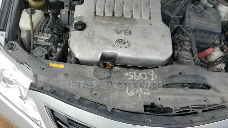 Toyota Camry 2010 Silver