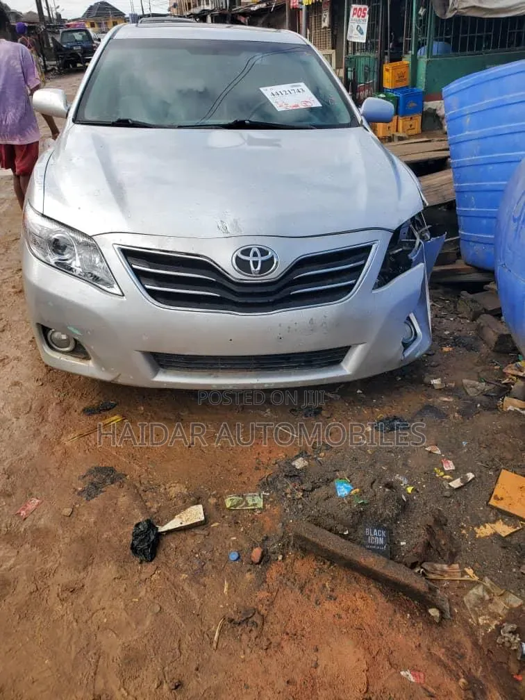 Toyota Camry 2010 Silver
