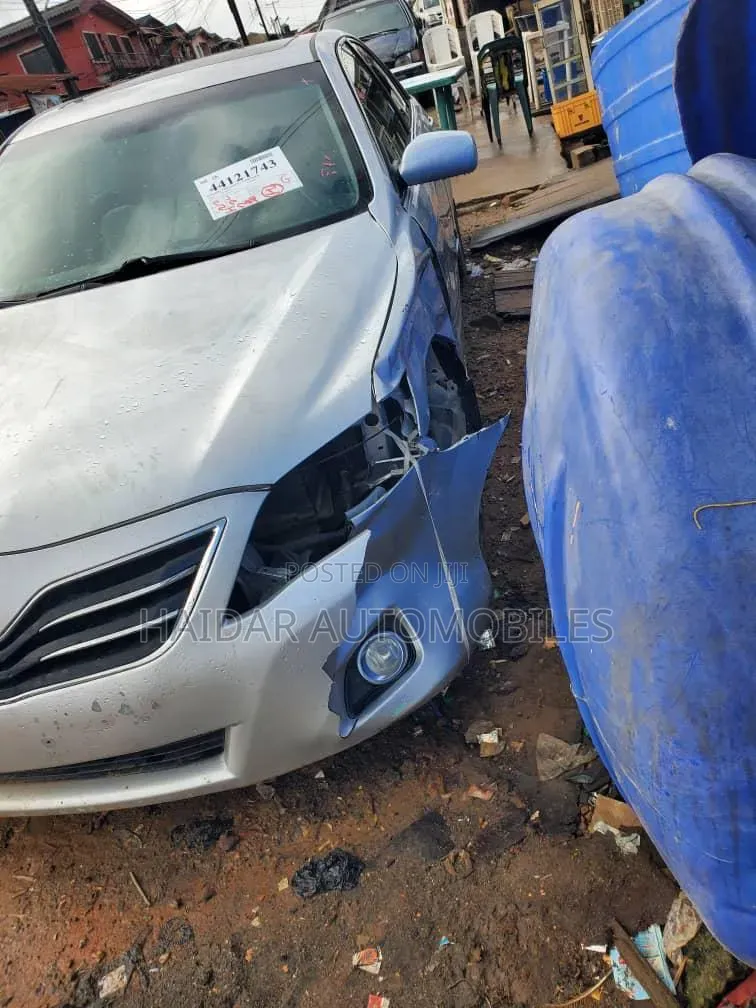 Toyota Camry 2010 Silver