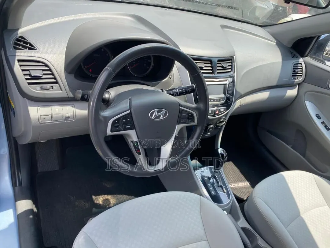 Hyundai Accent SE 4dr Hatchback (1.6L 4cyl 6M) 2014 Blue