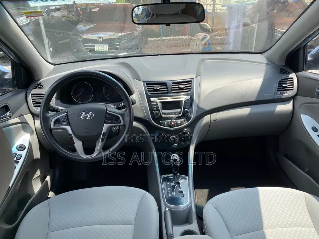 Hyundai Accent SE 4dr Hatchback (1.6L 4cyl 6M) 2014 Blue