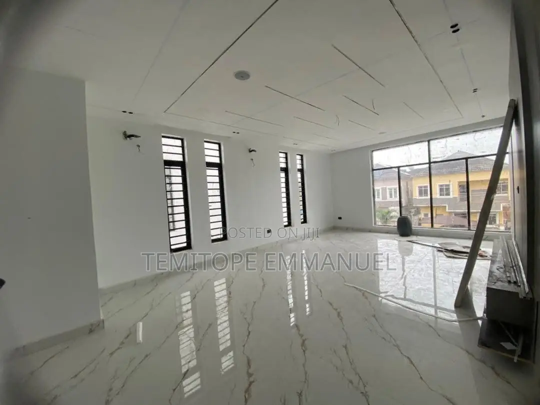 Furnished 3bdrm Duplex in Lekki for sale