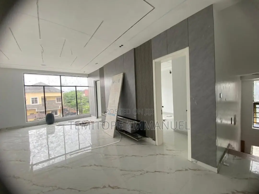 Furnished 3bdrm Duplex in Lekki for sale