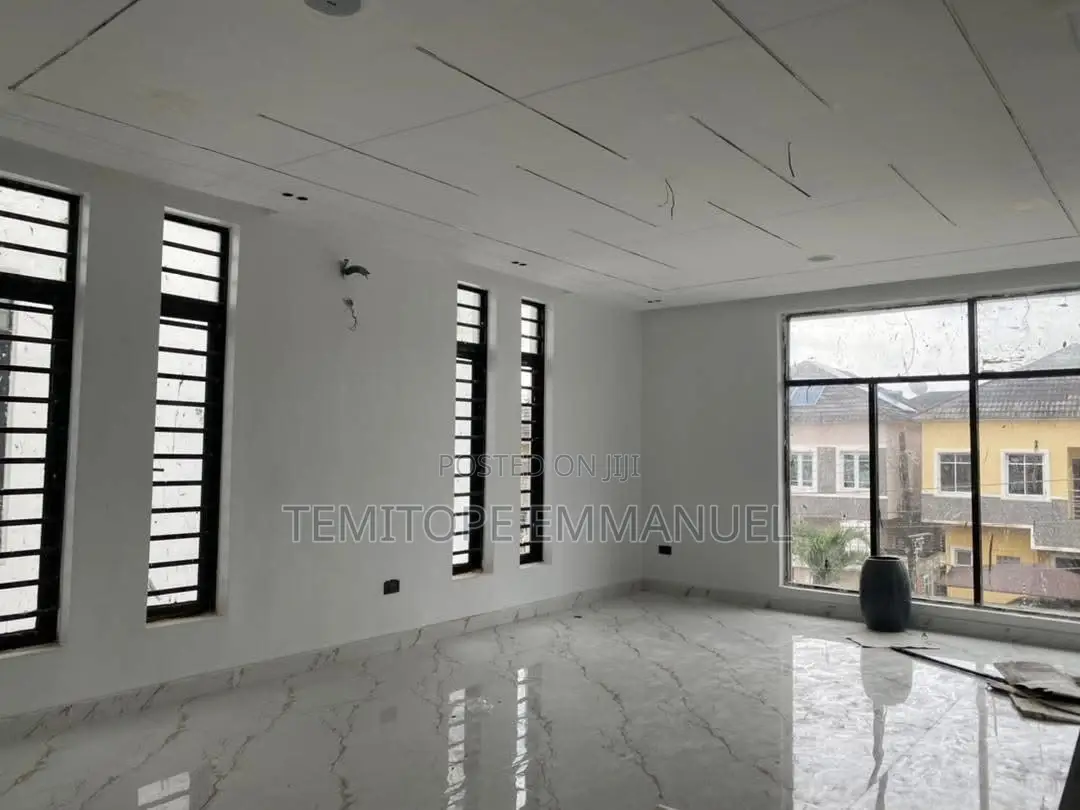 Furnished 3bdrm Duplex in Lekki for sale