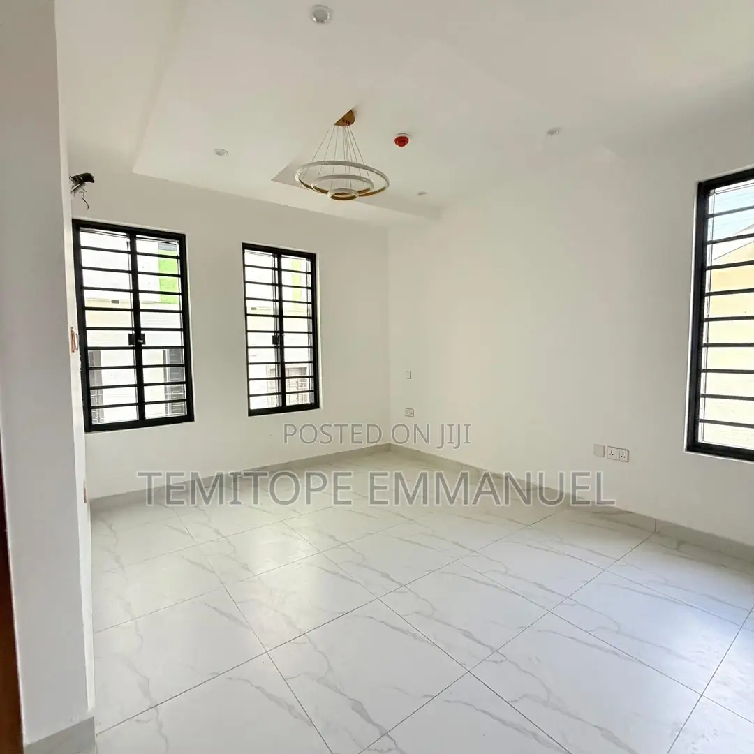 Furnished 3bdrm Duplex in Lekki for sale