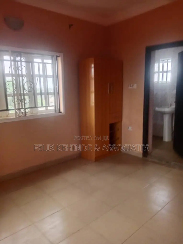3bdrm Block of Flats in Gmath Ile Tuntun, Idishin for rent