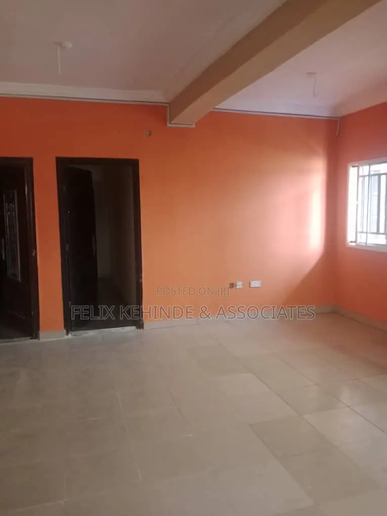 3bdrm Block of Flats in Gmath Ile Tuntun, Idishin for rent