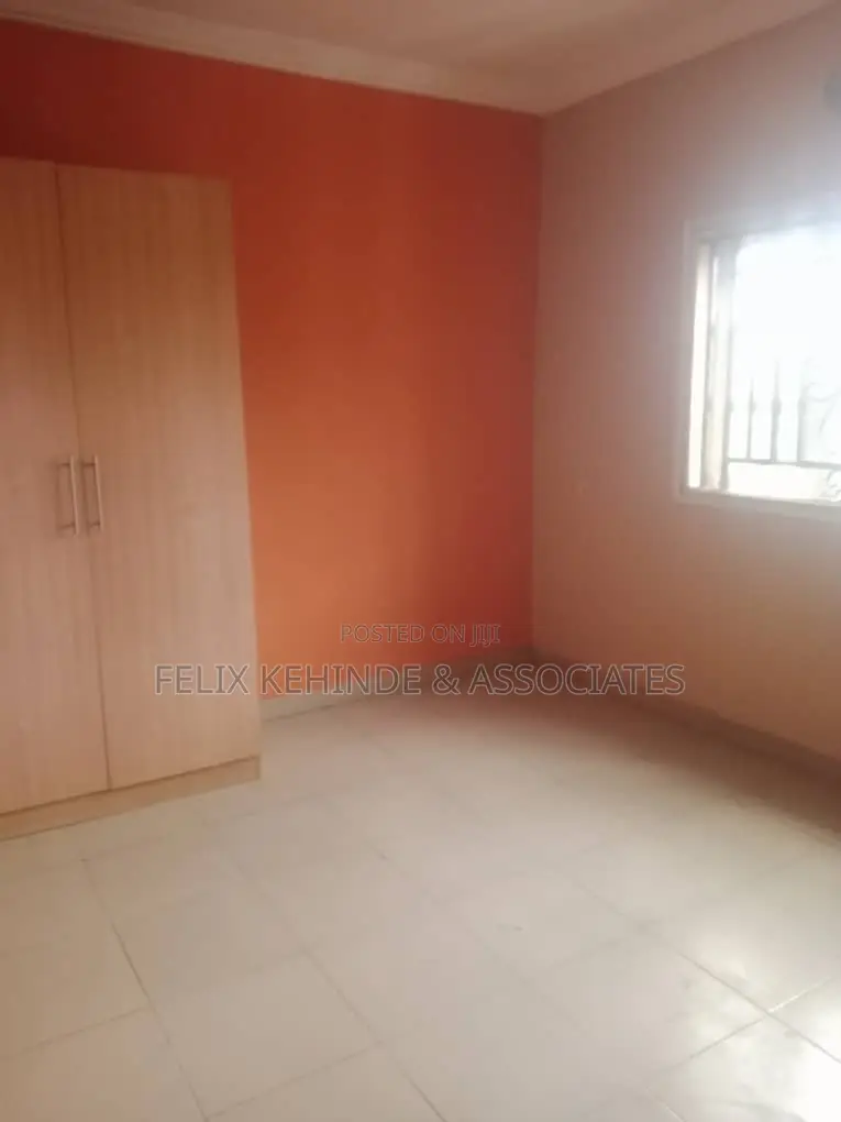 3bdrm Block of Flats in Gmath Ile Tuntun, Idishin for rent