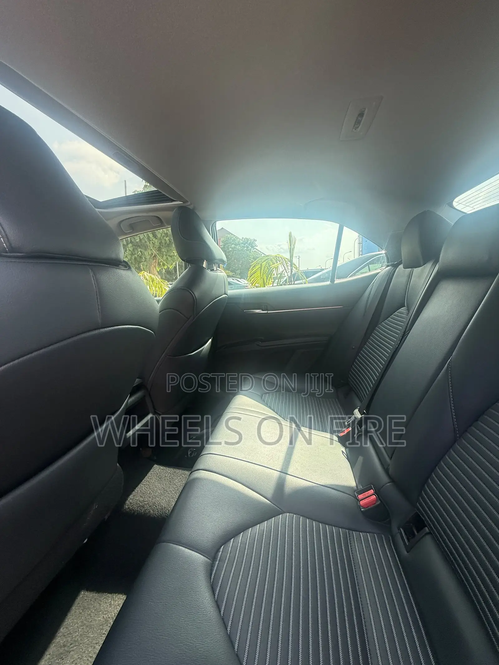 Toyota Camry SE FWD (2.5L 4cyl 8AM) 2018 Red