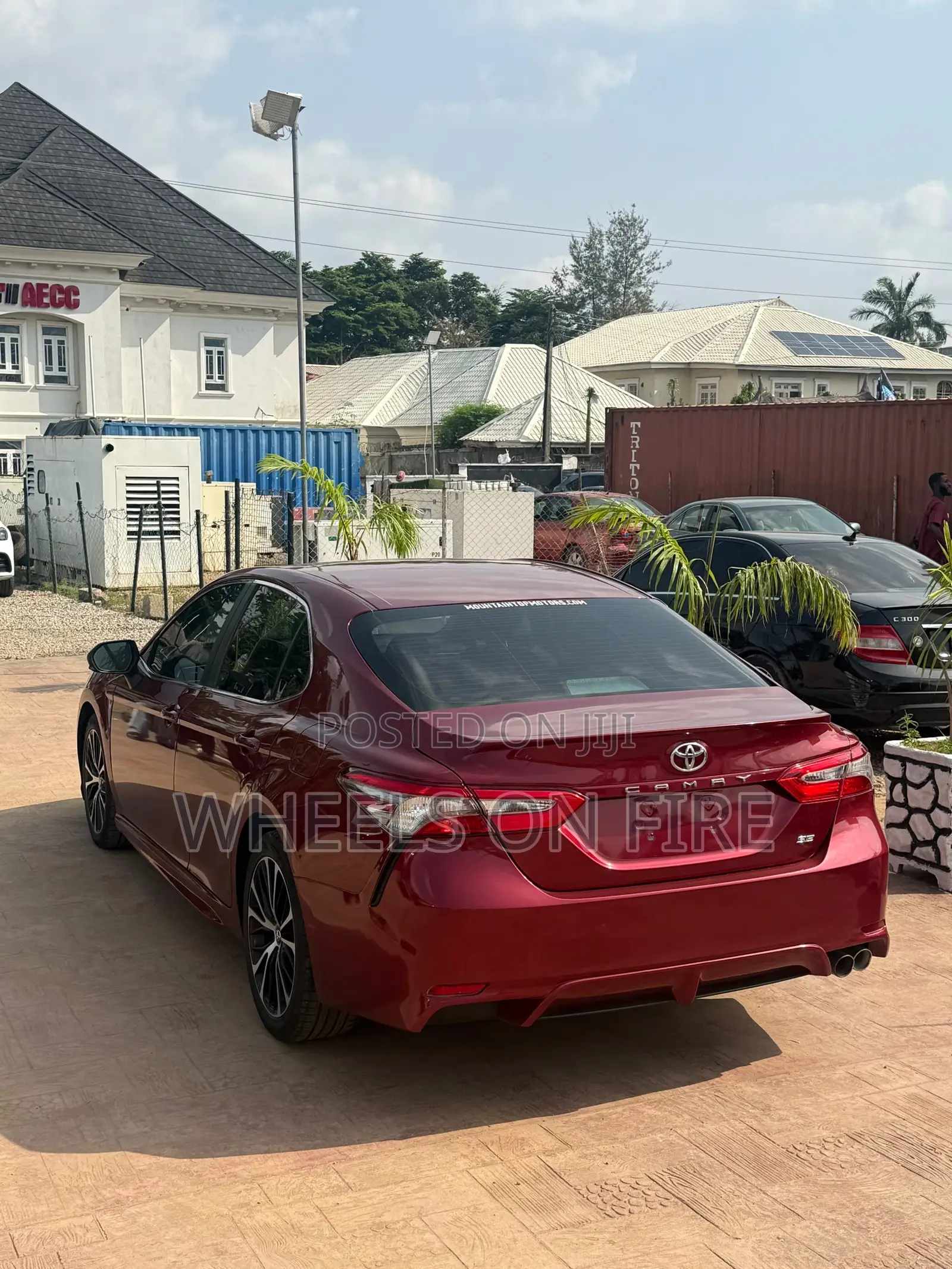 Toyota Camry SE FWD (2.5L 4cyl 8AM) 2018 Red