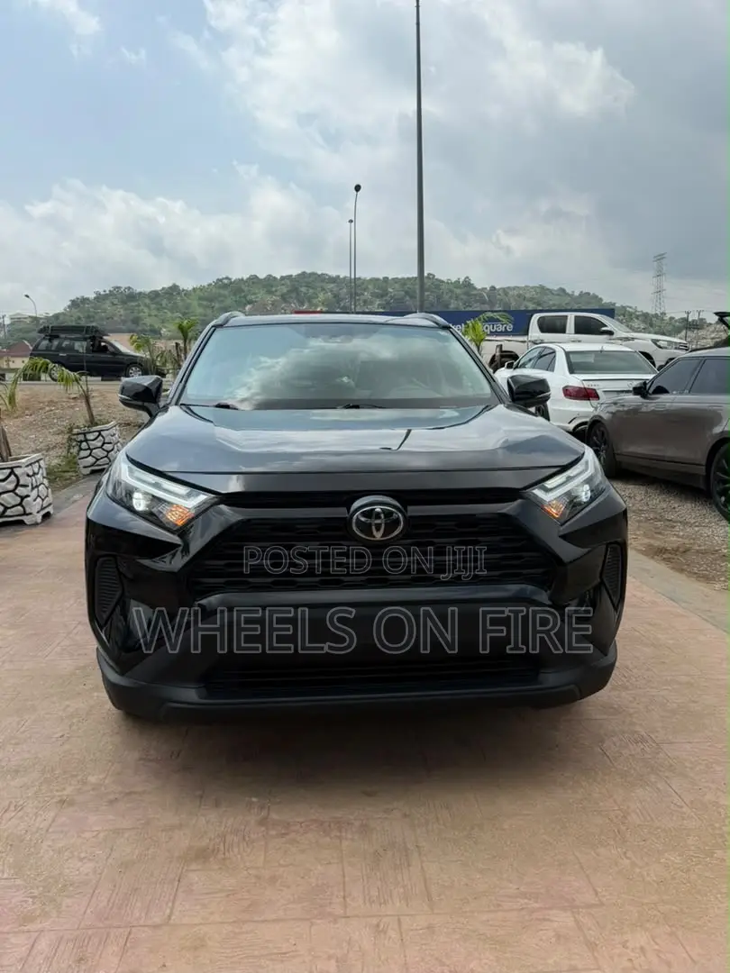Toyota RAV4 XLE 2022 Black
