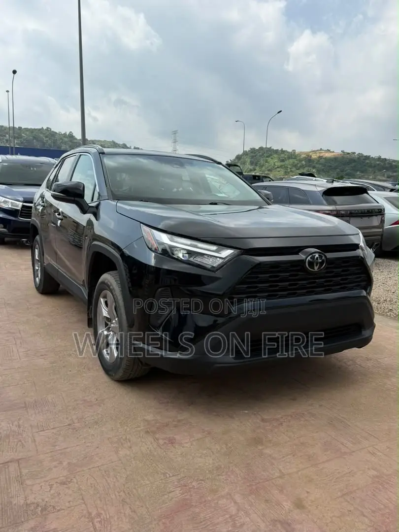 Toyota RAV4 XLE 2022 Black