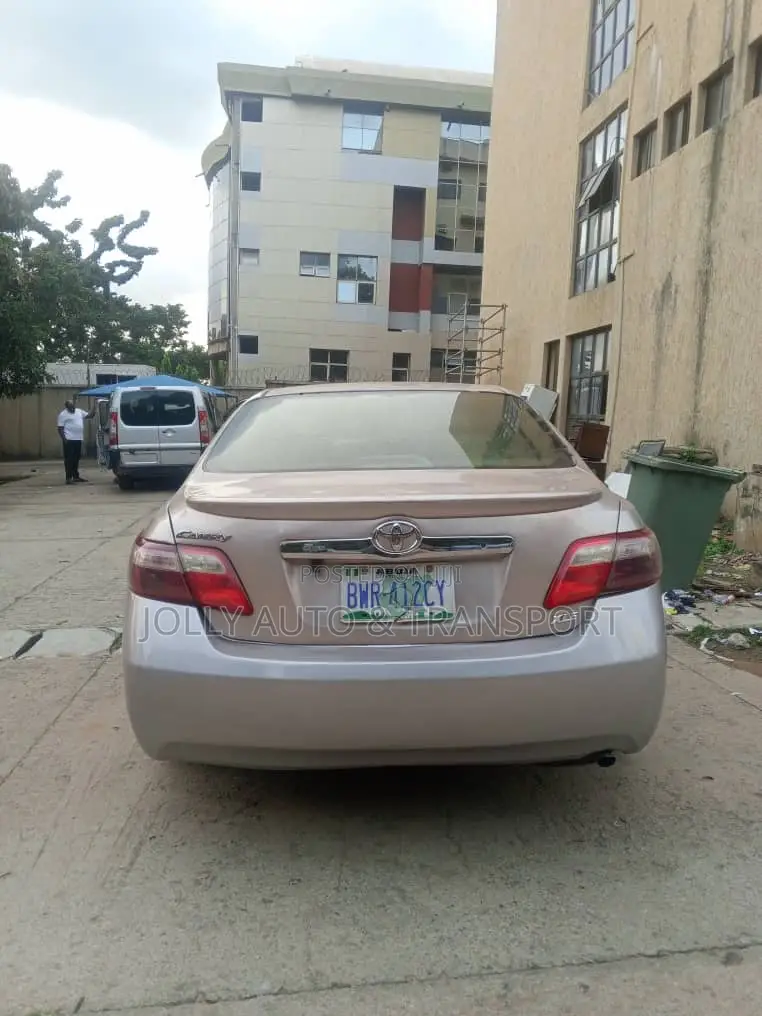 Toyota Camry LE 4dr Sedan (2.4L 4cyl 5A) 2009 Gold