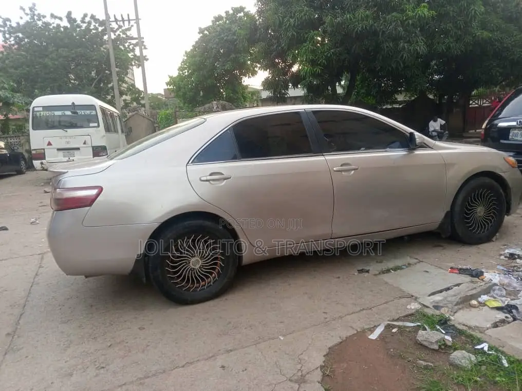 Toyota Camry LE 4dr Sedan (2.4L 4cyl 5A) 2009 Gold
