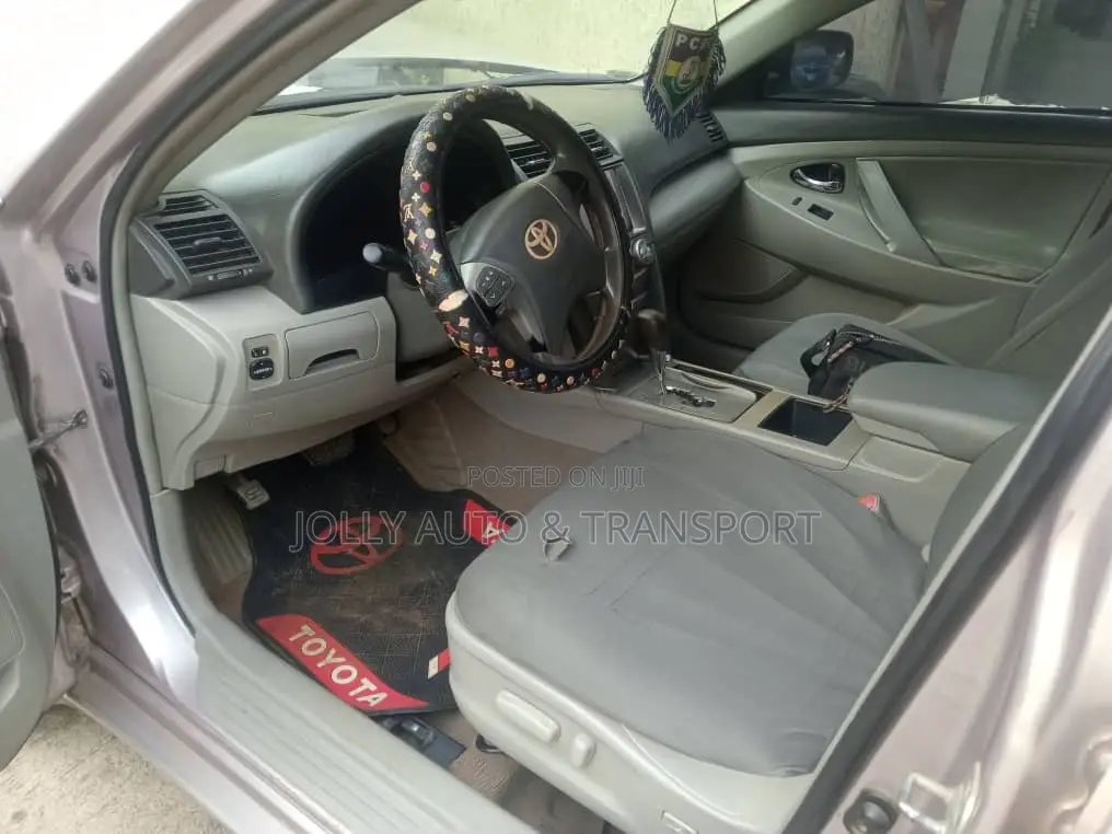 Toyota Camry LE 4dr Sedan (2.4L 4cyl 5A) 2009 Gold