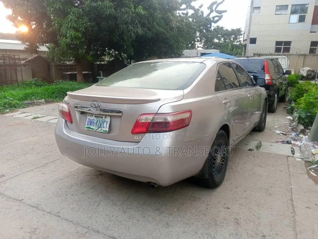 Toyota Camry LE 4dr Sedan (2.4L 4cyl 5A) 2009 Gold