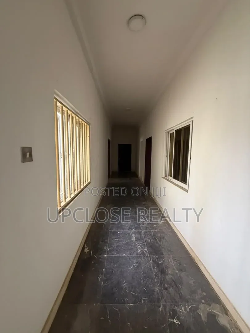 3bdrm Block of Flats in Jabi for rent