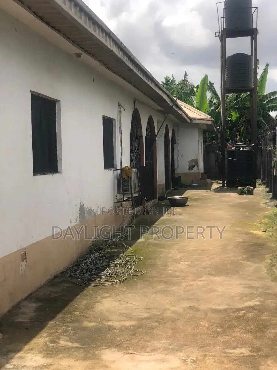 3bdrm Block of Flats in Daylight Property, Benin City for sale