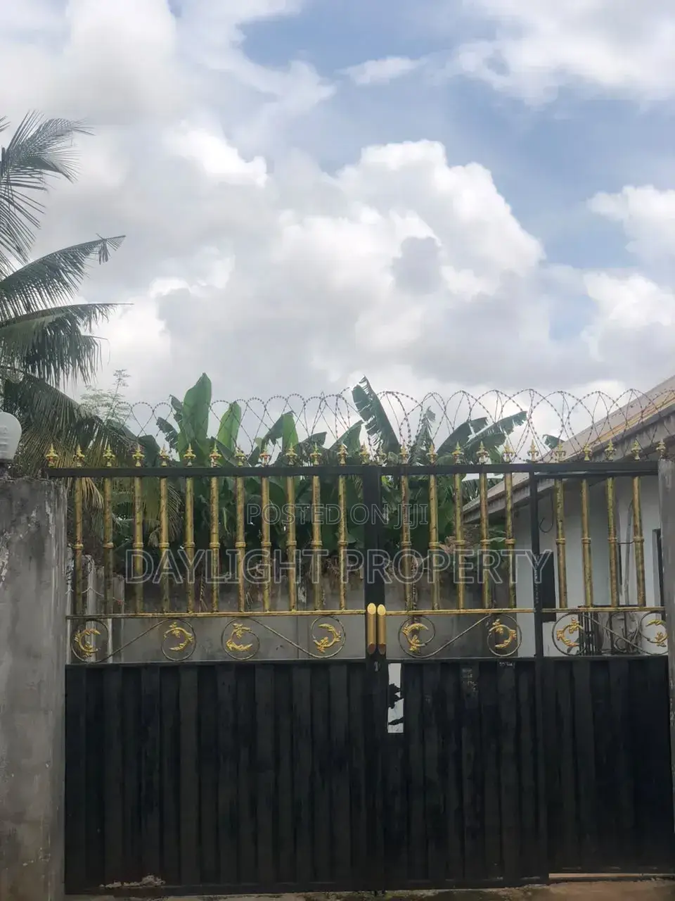 3bdrm Block of Flats in Daylight Property, Benin City for sale
