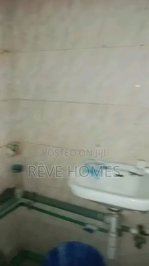 3bdrm Block of Flats in Alagomeji for rent