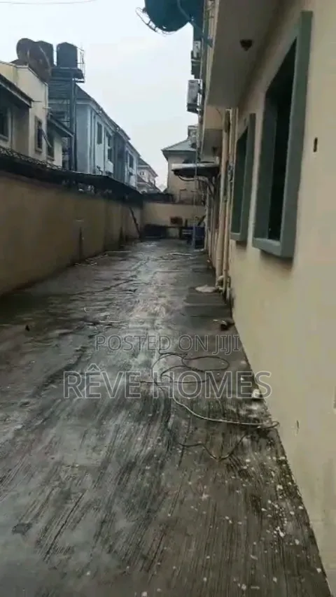 3bdrm Block of Flats in Alagomeji for rent